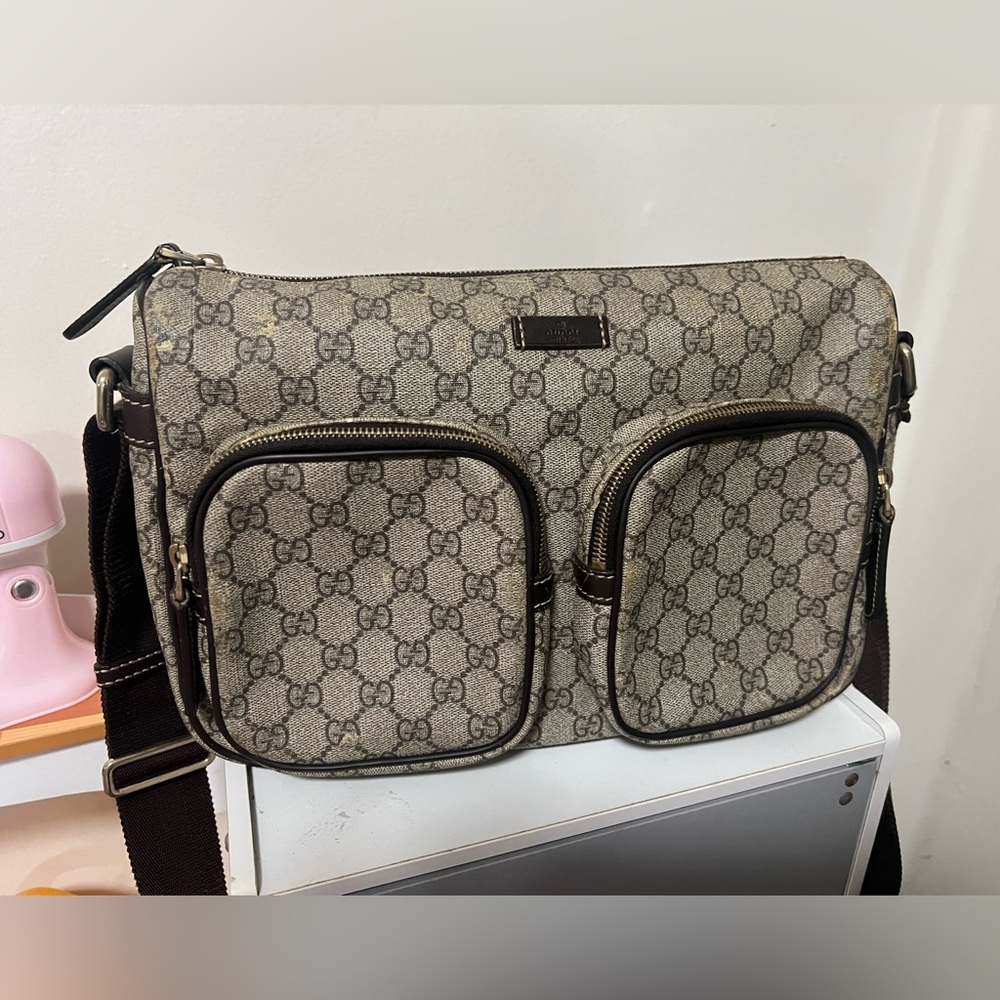 Gucci GG Messenger Bag, Good Condition.